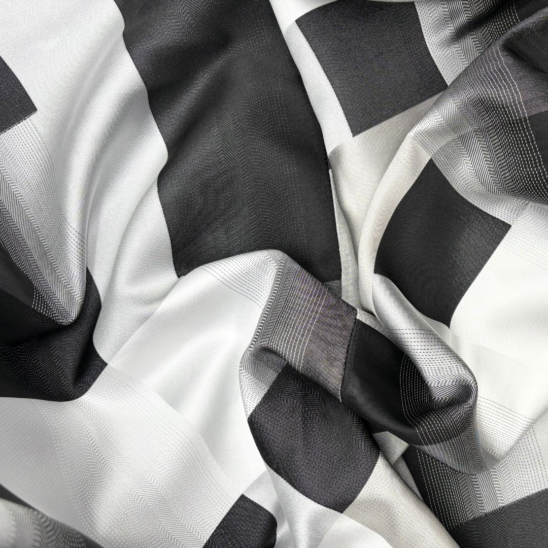 Gallery image for Labyrinth Black & White